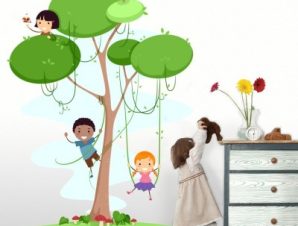 Παιδάκια πάνω στο δέντρο Παιδικά Αυτοκόλλητα τοίχου 44 x 35 cm